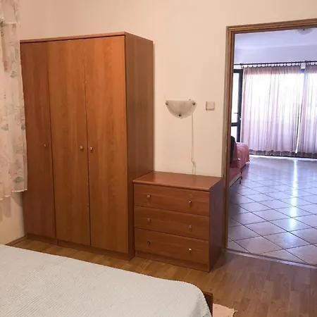 In With Balcony, Air Conditioning, Wi-fi Apartment *