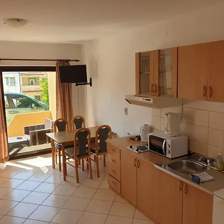 In With Balcony, Air Conditioning, Wi-fi