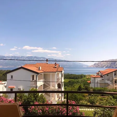 In With Balcony, Air Conditioning, Wi-fi Apartment